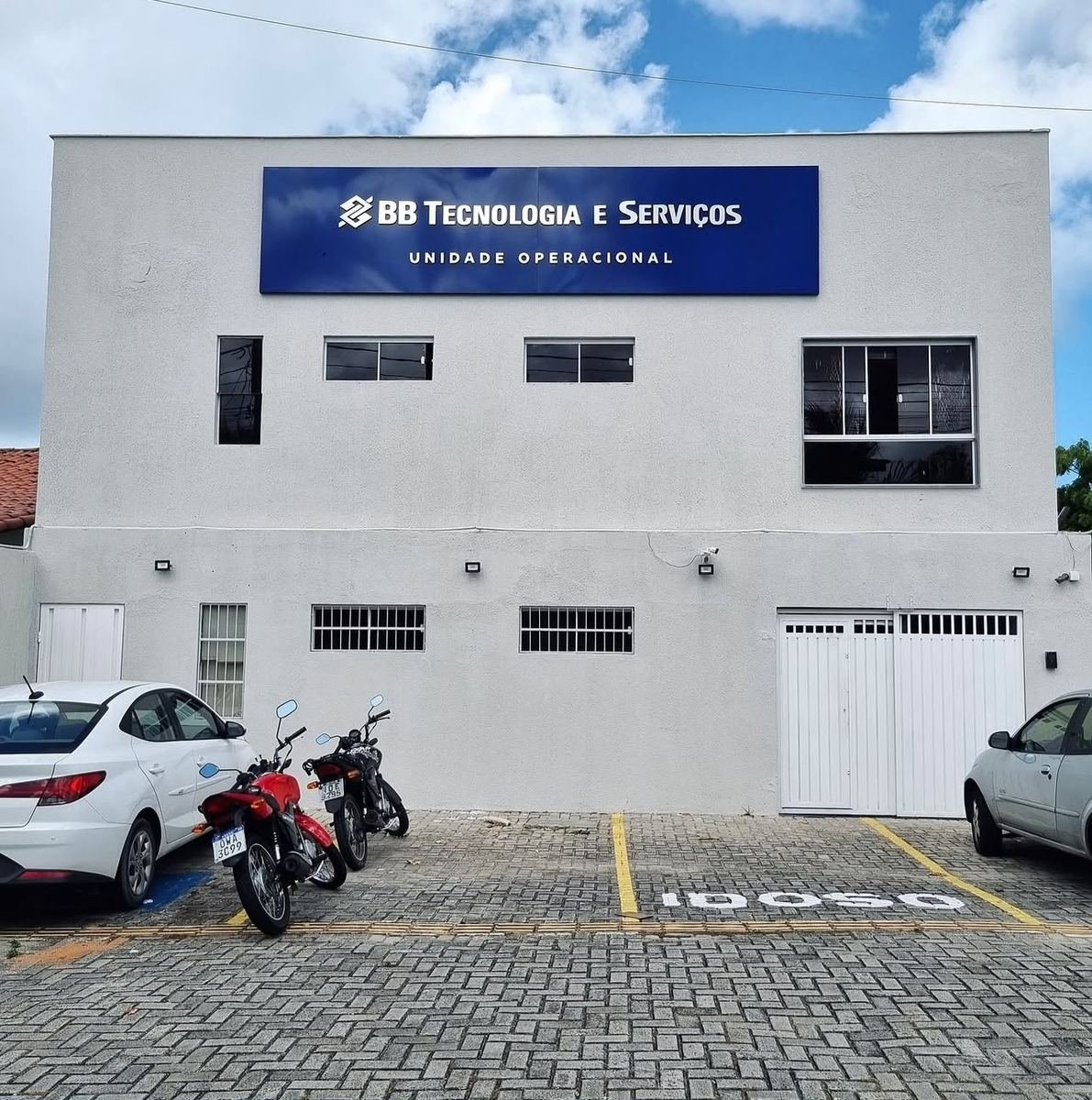 Trabalhos de Fachadas feitos pela Digiarts Gráfica