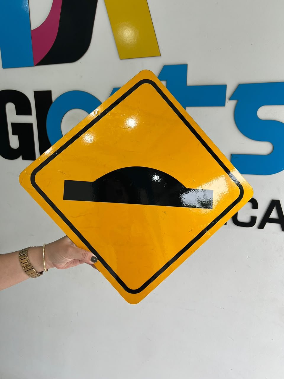 Trabalhos de Placas e Sinalização feitos pela Digiarts Gráfica